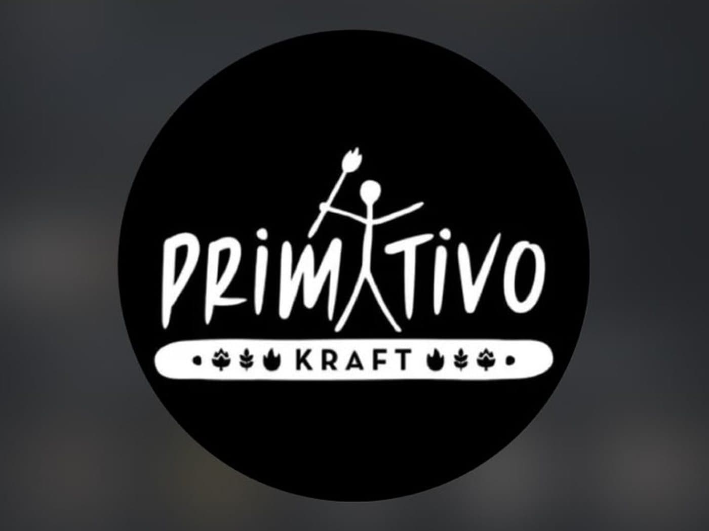 El logo de Primitivo Kraft: un círculo negro con una figura que levanta una antorcha