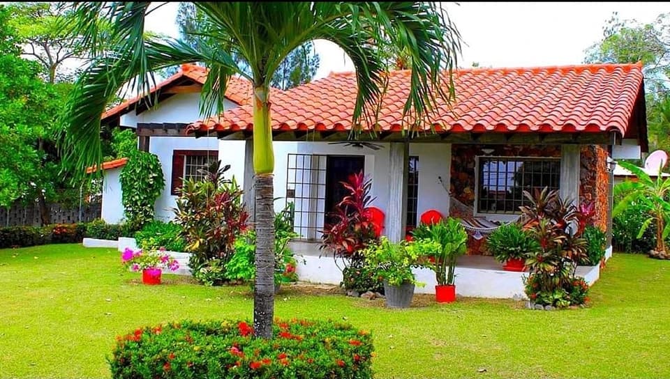 Casa · 3 hab. · Colón — foto 1
